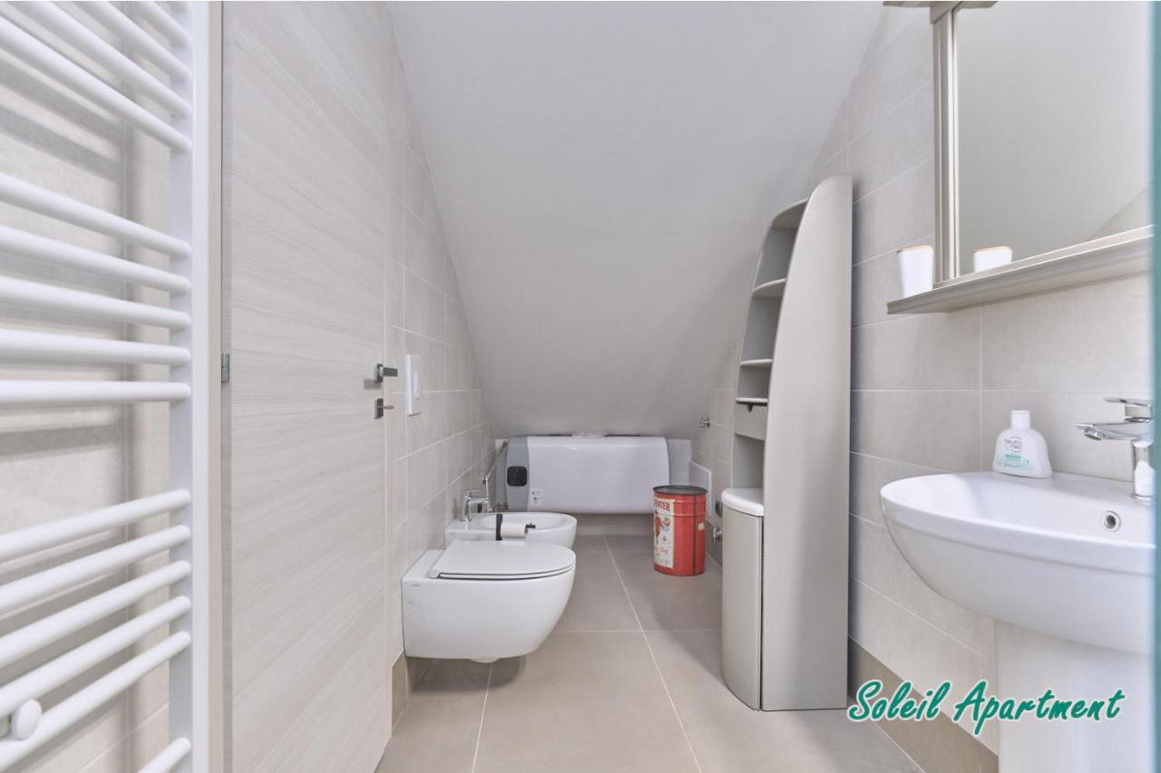 Casa Monique Apartments เดเซนซาโนเดลการ์ดา ภายนอก รูปภาพ