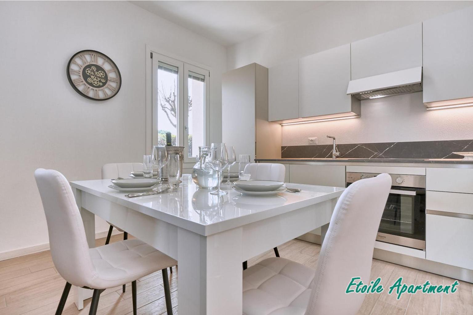 Casa Monique Apartments เดเซนซาโนเดลการ์ดา ภายนอก รูปภาพ
